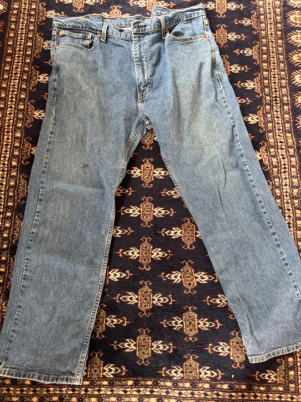 Levis Strauss size 40   right leg marking see pic